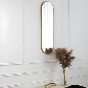 Miroir mural ovale avec cadre bois naturel, design contemporain minimaliste sur mur blanc.