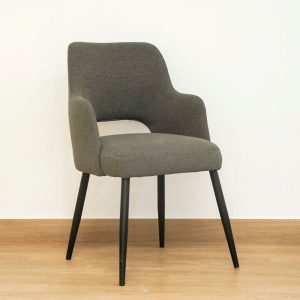 chaise en velours gris foncé
