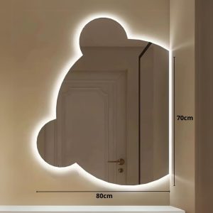 Miroir salle de bain LED design forme organique, verre teinté avec contours arrondis et éclairage intégré blanc chaud