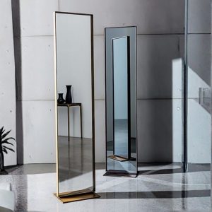 Miroir sur pied