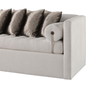 Canapé design bi-matière bouclé crème et taupe avec coussins gris, style contemporain