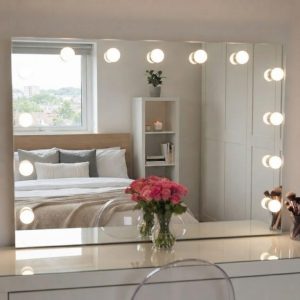 Focus, miroir coiffeuse