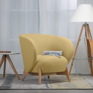 Fauteuil scandinave jaune Soltis dans un salon moderne au Maroc