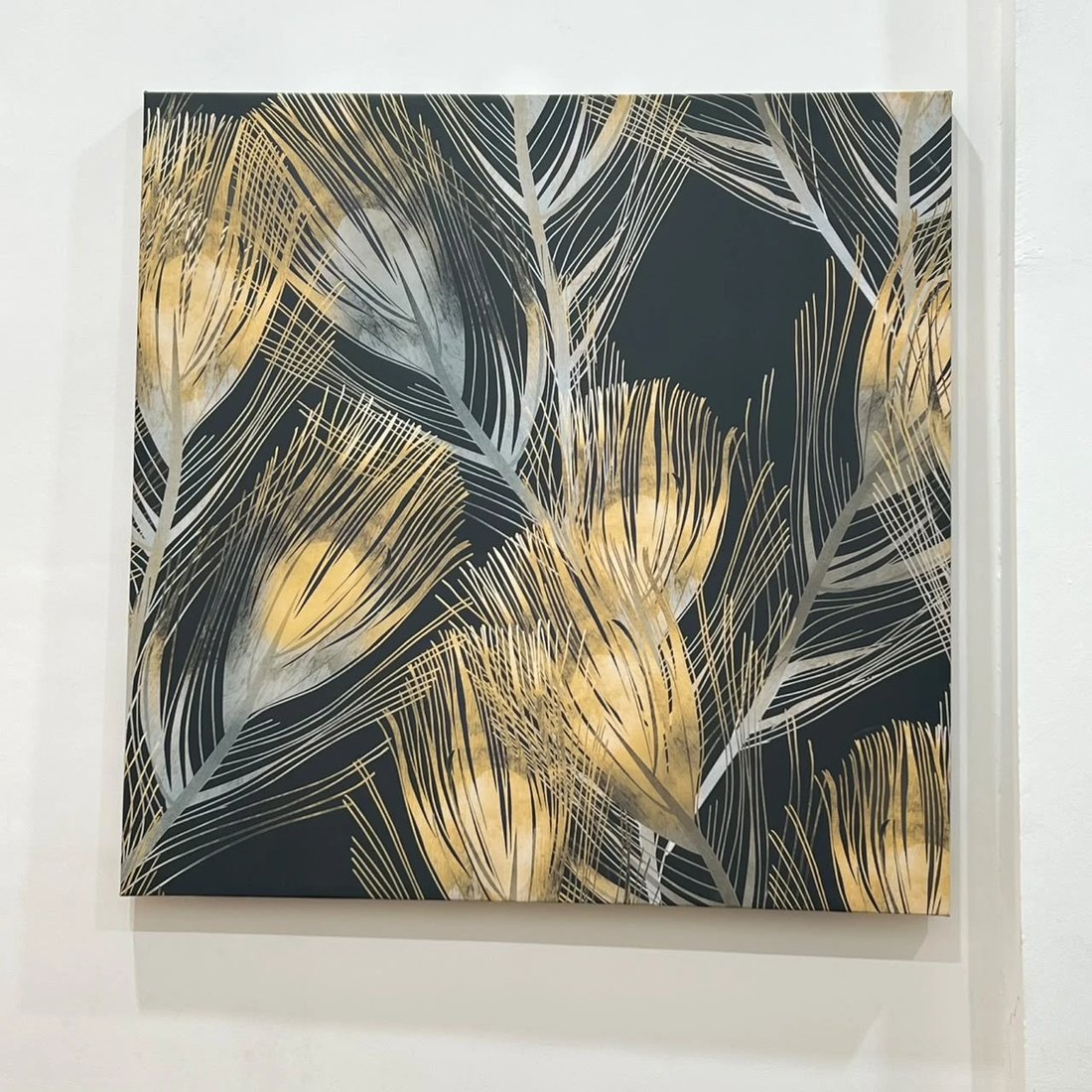 Tableau décoratif, plumes dorées et grises Tableau décoratif, plumes dorées et grises